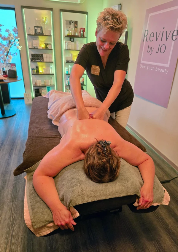 🎉 Maak kennis met Samantha: 50% korting op massages en lichaamsbehandelingen 🎉